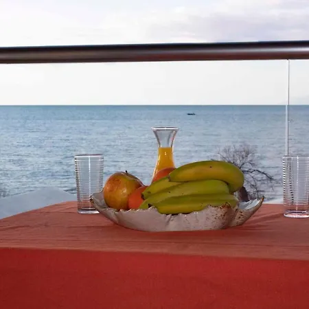 Frosos Beachfront Maisonette Acharavi